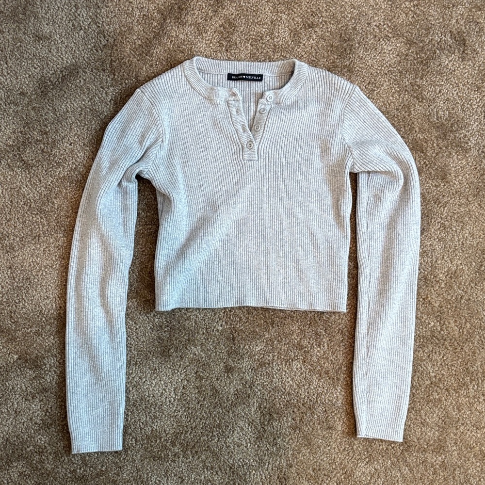 Brandy Melville Light Gray Ribbed Henley Crop Sweater